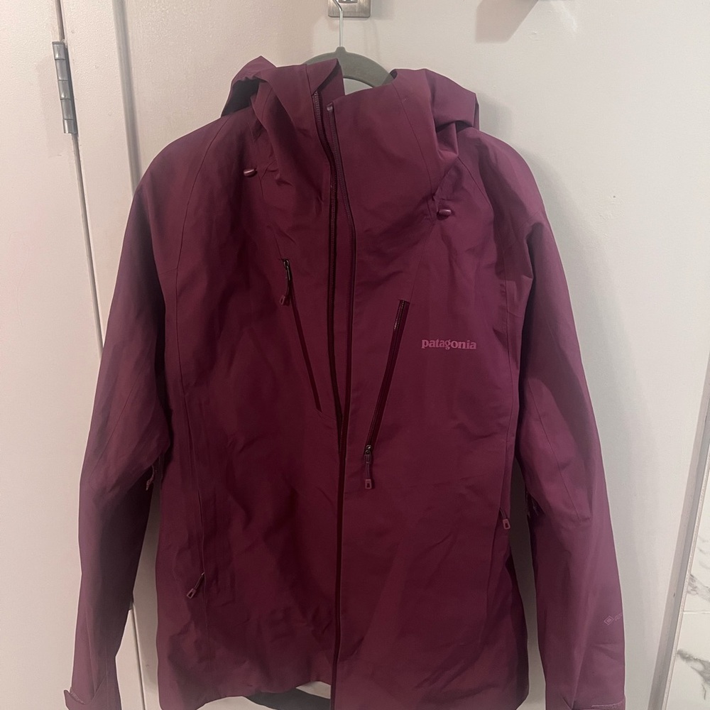 Patagonia Women's Burgundy GORE-TEX Triolet Jacket size Large